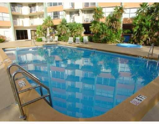 Foto del edificio - 1300 NE Miami Gardens Dr