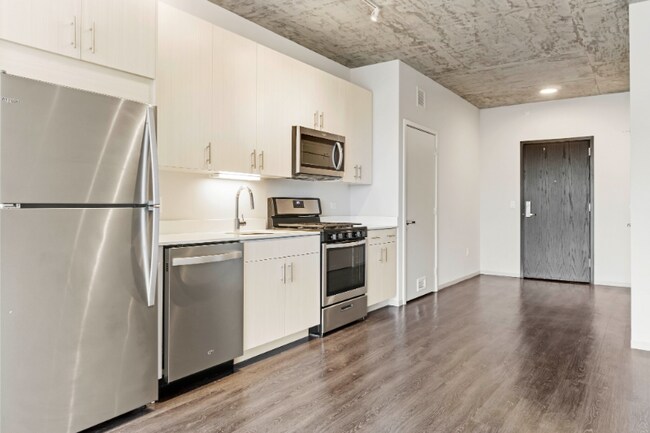 Building Photo - 721 S Clark St