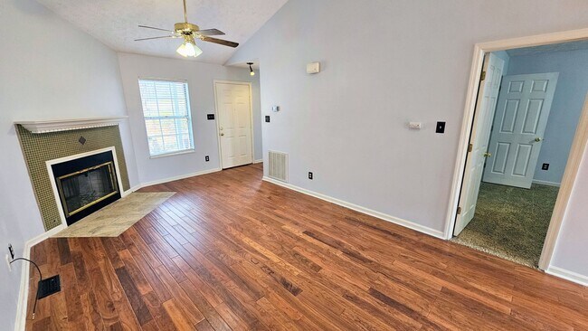 Foto del edificio - West Knoxville 37923 - 2 bedroom, 2 bath condo - Contact Ryan Fogarty (865) 333-4840
