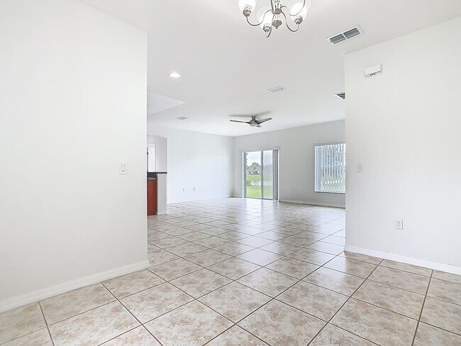 Foto del edificio - Bella Pointe-4044 Marina Isle Dr Kissimmee...