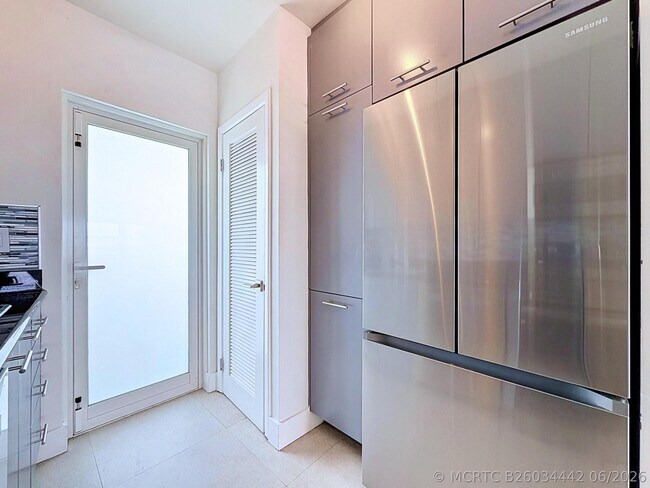 Foto del edificio - 3250 NE 28th St