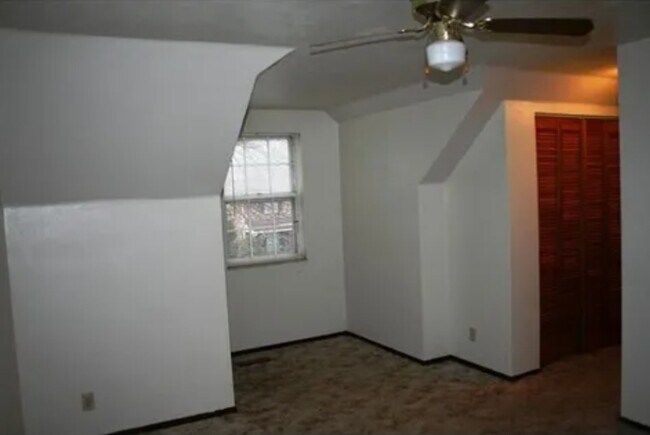 Building Photo - 112 St John Dr