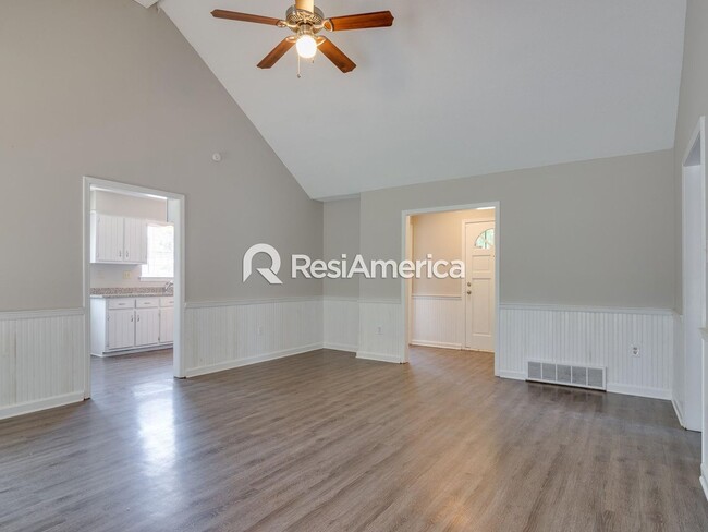 Building Photo - Completely Renovated Home!