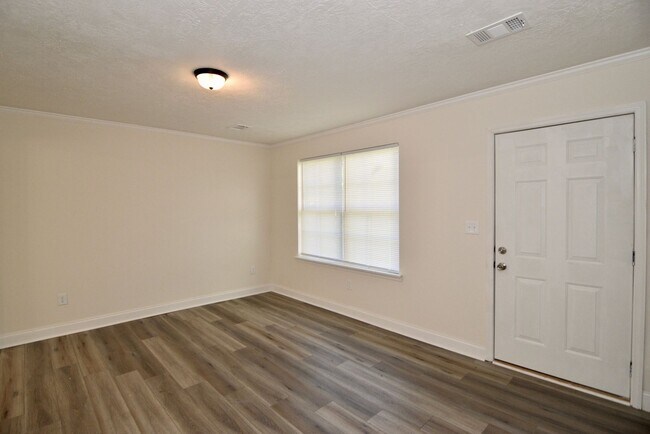 Foto del edificio - Recently Renovated 3 Bedroom House - Section 8 Welcome