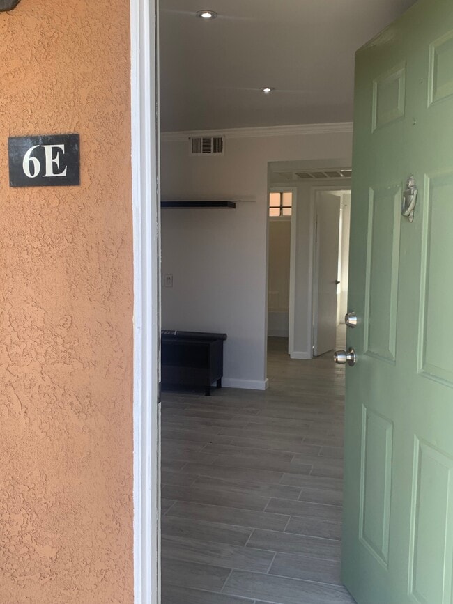 Foto del edificio - Lakeshore 6E