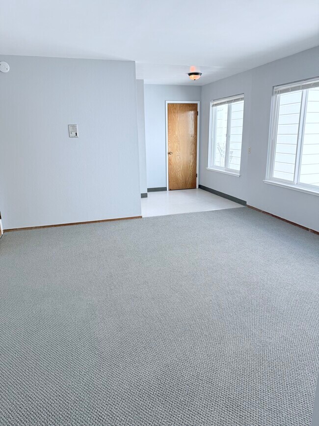 Building Photo - 359 Clipper St