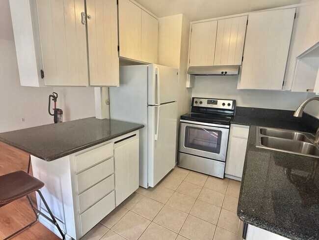 Building Photo - CAMPBELL - Downstairs unit in desirable location