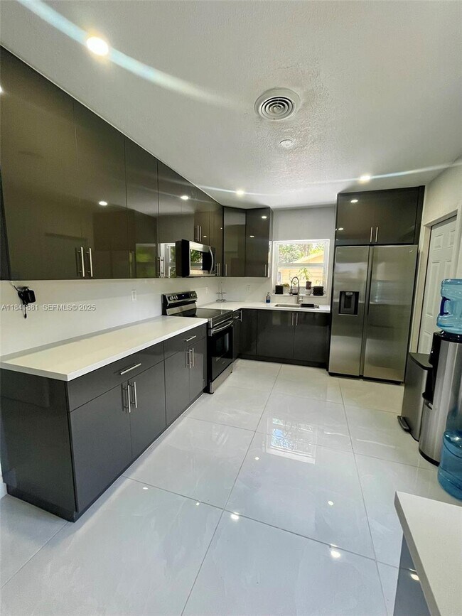 Foto del edificio - 1172 NE 160th Terrace