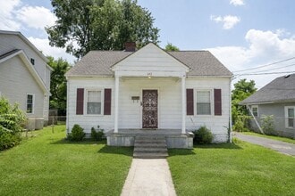 Building Photo - 642 Golfview Dr