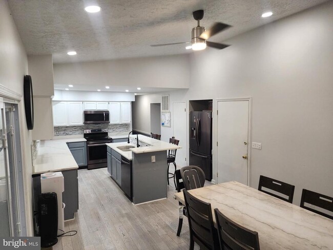 Building Photo - 3693 Brookeside Dr