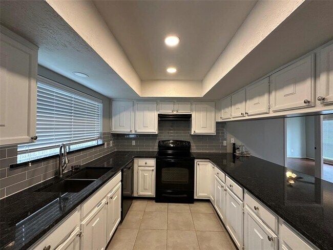 Building Photo - 3647 Palm Grove Dr