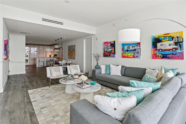 Building Photo - 10201 Collins Ave