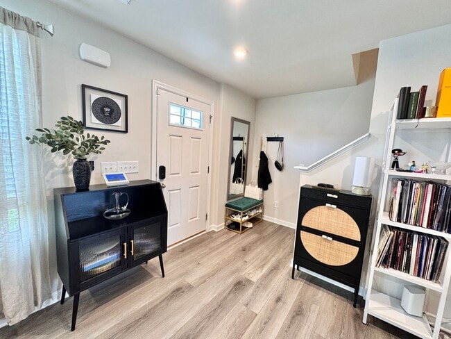 Photo - 3 Bed, 2.5 Bath Home w/ 2 Car Garage