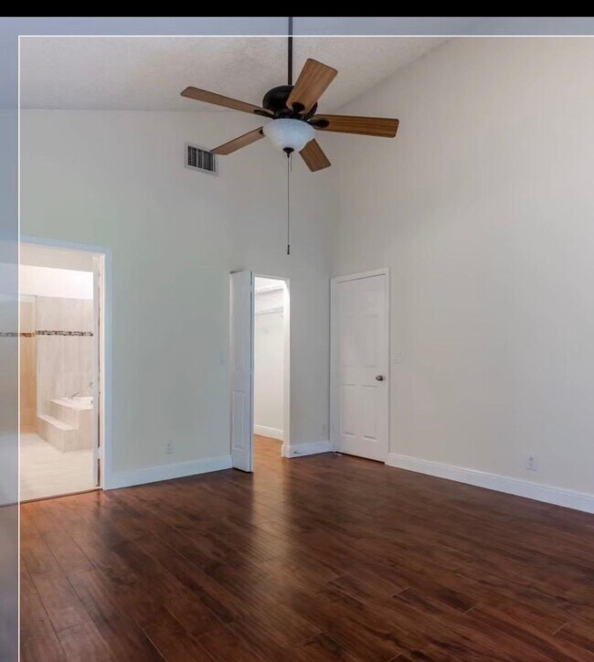 Foto del edificio - 7705 Forest Green Ln