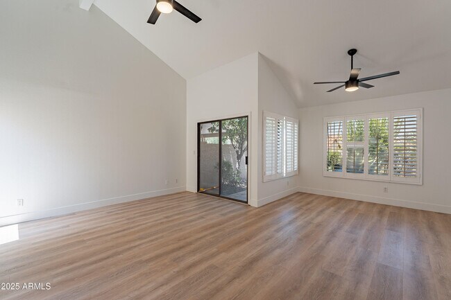 Foto del edificio - 1717 N Ventura Ln