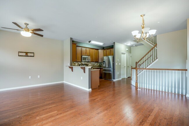 Foto del edificio - 512 Waterview Ct