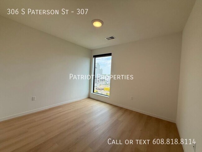 Building Photo - 306 S Paterson St