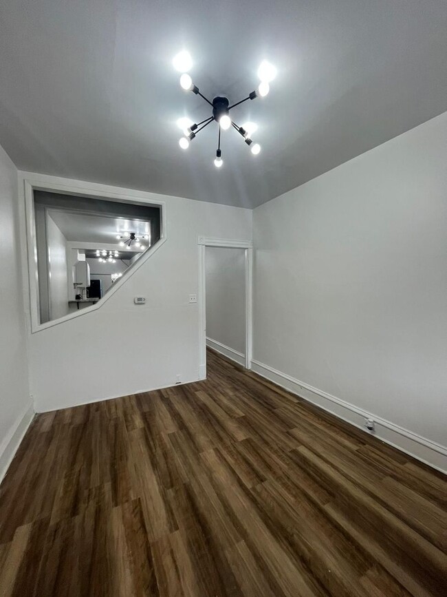 Building Photo - Fully renovated 3 bedrooms 1.5 bath with f...