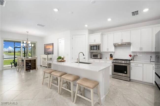 Kitchen & Dining - 15551 Northridge Rd
