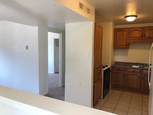 Building Photo - Move in ready!