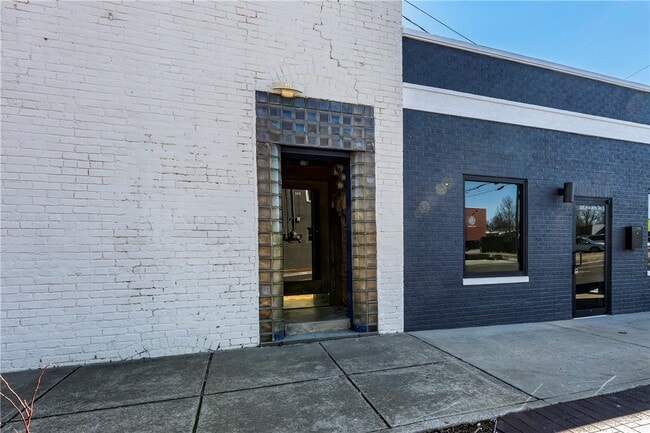 Building Photo - 103 Holcomb St