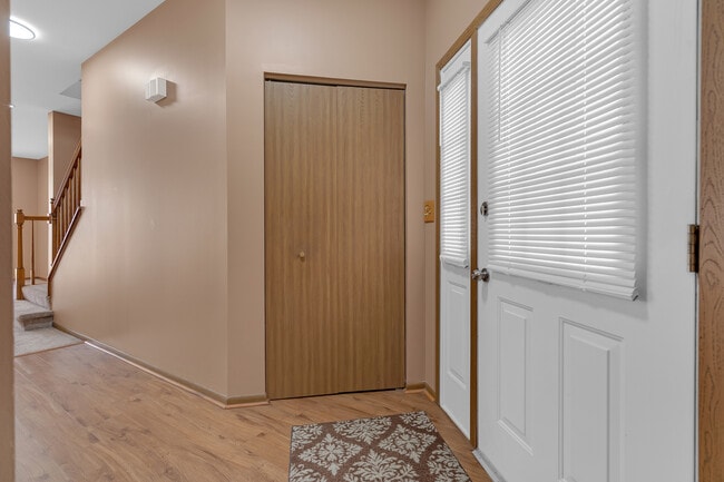 Foto del edificio - 368 Glen Byrn Ct