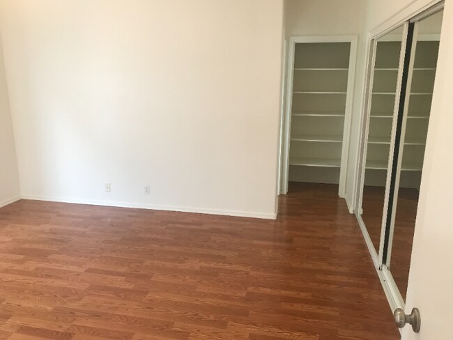 Building Photo - 1843 E San Tan St