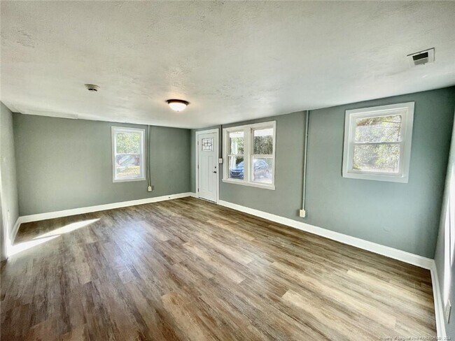 Building Photo - 714 Wilma St