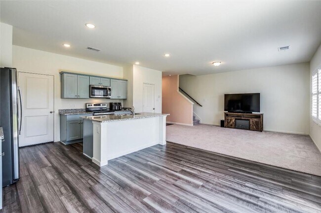 Foto del edificio - AVAILABLE NOW - Spacious 3-Bedroom Home in Monticello Park – 2 Living Areas, Granite Counters & L...