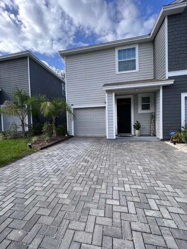 13690 NW 9th Rd, Newberry, FL 32669 Townhome Rentals in Newberry FL