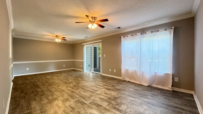 Foto del edificio - 2393 Old Greenbrier Rd