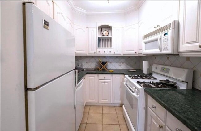 Building Photo - 159 Newark St.