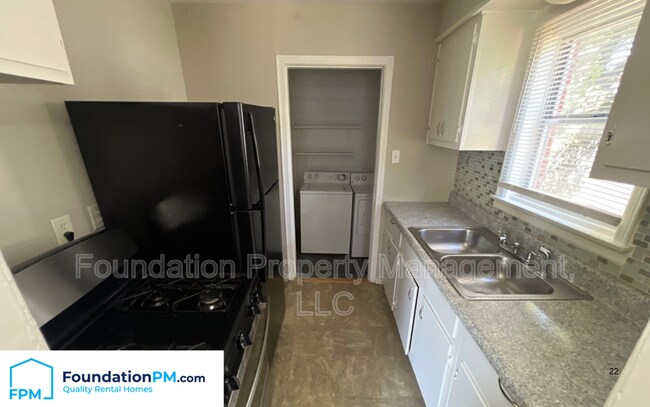 Building Photo - 125 Eastview Dr