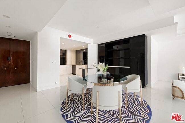 Foto del edificio - 1100 Alta Loma Rd