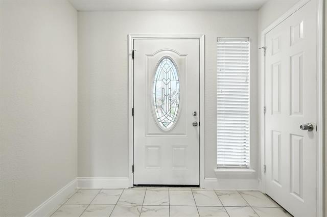 Foto del edificio - 5446 Meadow Vista Ln