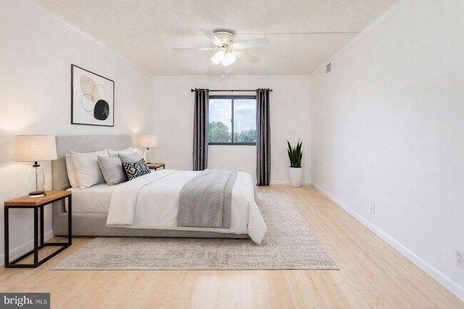 Foto del edificio - 5902 Mt Eagle Dr