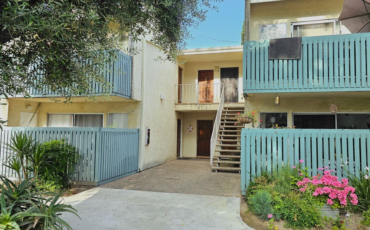 Primary Photo - Beautiful 2 Bedrooms, 1 Bath Condo in Grea...