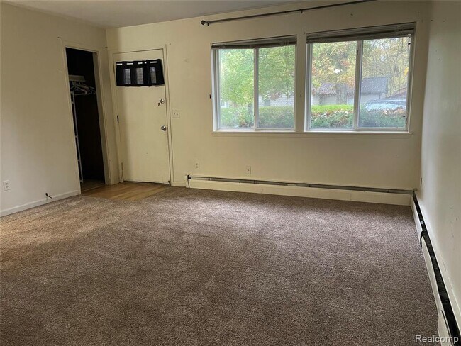 Foto del edificio - 6482 Riverdale Rd