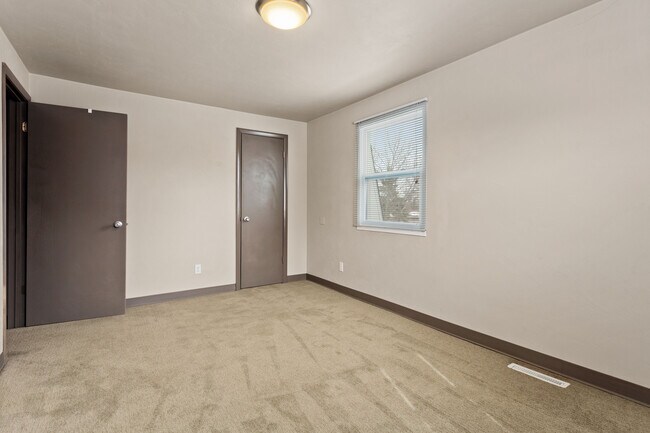 Foto del edificio - 2627 N Helen St