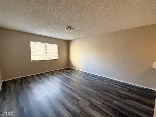 Foto del edificio - 5206 Golden Ln