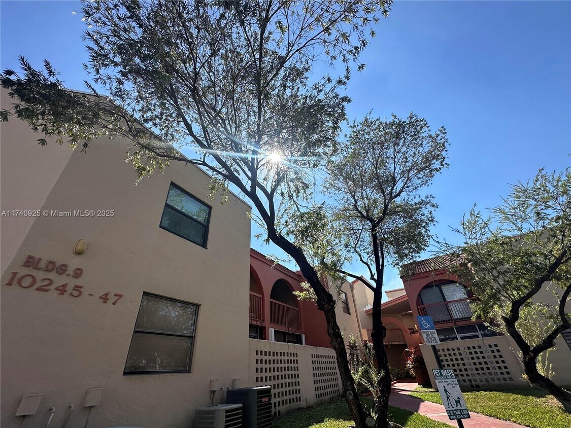 Primary Photo - 10245 NW 9th Street Cir