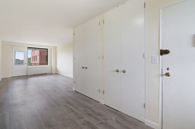 Building Photo - 4705 Henry Hudson Pkwy W