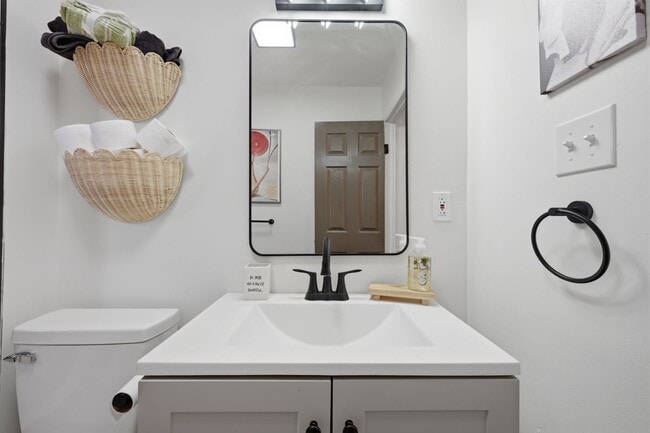 Foto del edificio - 106 Midway Oval