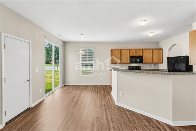 Foto del edificio - 7266 Rondeau Dr