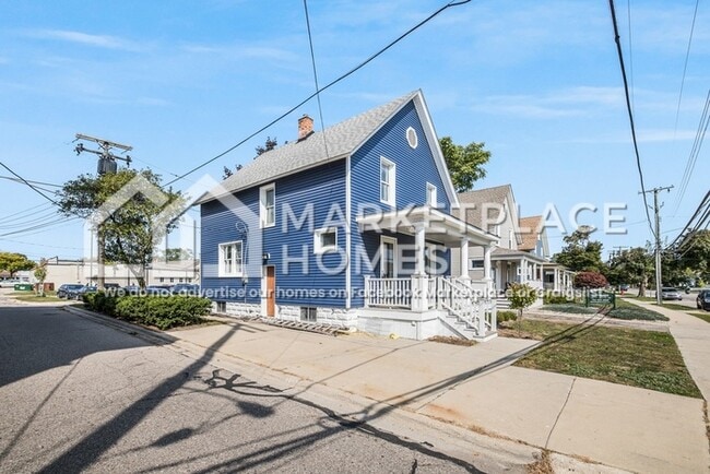 Photo - 284 S Union St House