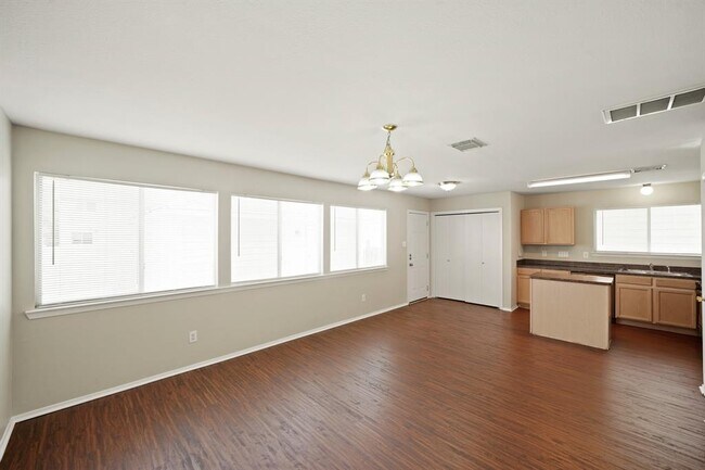 Foto del edificio - 1521 Nichole Woods Dr