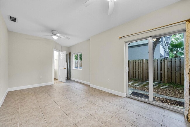 Foto del edificio - 1902 Coral Heights Ct
