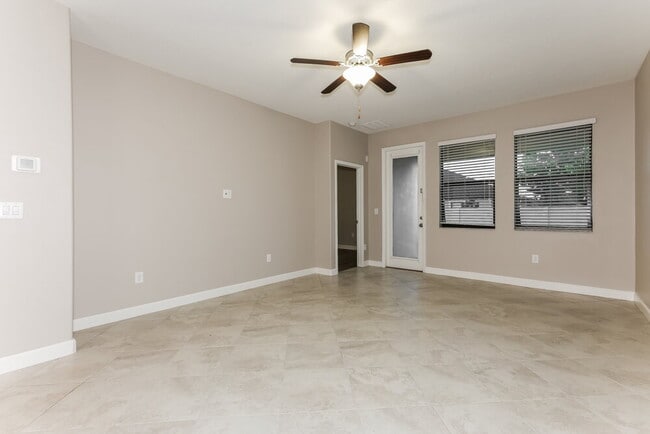 Building Photo - 10007 Ivory Dr