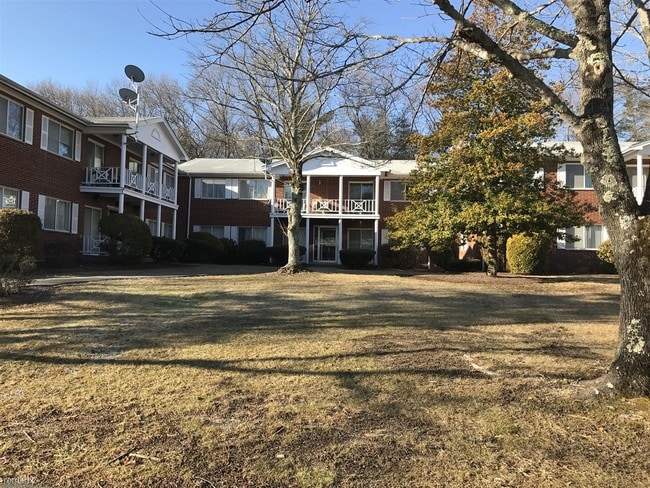 Building Photo - 6 Bayberry Dr