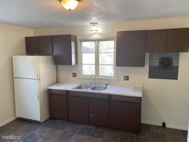 Foto del edificio - 2 br, 1 bath Townhome - 28 Lakecrest Ave